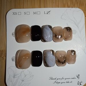 Elegant Cat Eye Press-On Shorty Nail Set with Gold Accents